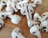 Foto del paso 1 de la receta: Escalopines de ternera con champiñones en salsa
