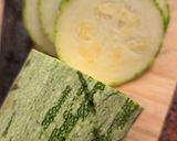 Foto del paso 1 de la receta: Snack saludable de zucchini 🥒Zapallito largo horneado con aceite de oliva virgen extra y especias