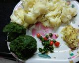 A picture of step 2 of Bathua aloo paratha.