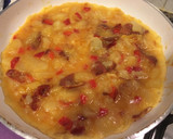 Foto del paso 6 de la receta: Tortilla de patatas con cebolla, pimiento y jamón