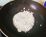 Hình bước làm 3 của món Bò xào lót rau càng cua
