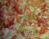 Foto del paso 3 de la receta: Ensalada fresca de atún y pepinillos