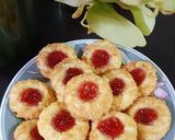 Foto langkah ke 4 dari resep Strawberry Cheese Cookies #BikinRamadanBerkesan.