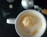 Foto del paso 2 de la receta: Café con leche y helado de vainilla ☕🍨 (Especial domingo!) 🏡