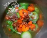 Foto langkah ke 3 dari resep Sup oyong wortel.