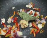 Foto langkah ke 2 dari resep Tumis Taoge Ikan Pari.