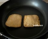 A picture of step 6 of Stir-Fried Tofu Skin with Oyster Sauce and Two Mushrooms.