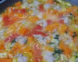 Foto del passaggio 3 della ricetta Zuppa di fagioli con zucca e salsiccia 🍲🍖🎃