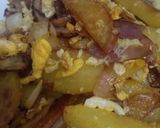 Gambar langkah 3 resipi Kentang Goreng Telur Hancur.
