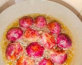 Foto langkah ke 3 dari resep Ubi Ungu isian Gula merah simple.