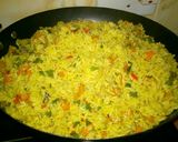 A picture of step 2 of Fried rice, chicken and salad.