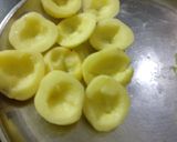 A picture of step 2 of Stuffed Italian spiced potato in spinach.