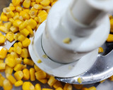Foto del paso 2 de la receta: Canastitas de choclo 🌽 y muzzarella 🧀