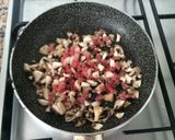 Foto del paso 4 de la receta Nidos mojados en nata con champiñones y jamón