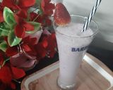 A picture of step 4 of Strawberry shake.
