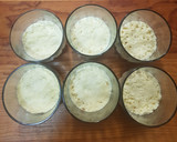 Foto del paso 4 de la receta: Cheesecake individual de fresa en microondas