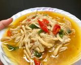 Foto langkah ke 4 dari resep Oseng jamur pedas.