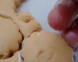 Gambar langkah 3 resipi Biskut Mazola / Biskut Kacang.