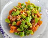 Foto langkah ke 4 dari resep Cah brokoli wortel bawang putih (Tips agar Brokoli Hijau Segar).