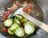 Foto langkah ke 4 dari resep Sayur Bening Bayam Gambas.