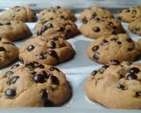 Foto langkah ke 5 dari resep Soft ChocoChips Cookies.