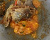 Foto langkah ke 4 dari resep Ikan Mas Bumbu Kuning.