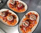 Une image de l'étape 11 de Tomates farcies au crabe, carottes râpées et crème de balsamique.