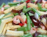 Foto langkah ke 5 dari resep Tumis Jagung Muda, buncis, jamur kuping, dan udang.