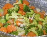 Foto langkah ke 8 dari resep Tumis Brokoli Wortel.