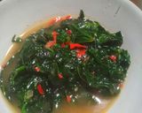 Foto langkah ke 3 dari resep Olahan daun pepaya Jepang / daun paya Jepang tumis pedas.