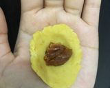 Foto langkah ke 2 dari resep Bola Ubi Gulamerah 🍠.