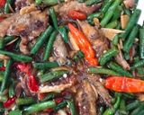 Foto langkah ke 3 dari resep Oseng Ikan Pindang Kacang Panjang Mommylicious.