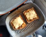 A picture of step 2 of Beef mince sandwich.