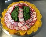 Une image de l'étape 5 de Salade de jeunes pousses d épinards aux radis cerises et tomates margold.