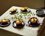 Foto del passaggio 3 della ricetta VEG CROSTATINE ALLA LIQUIRIZIA, ZAFFERANO E ANANAS CARAMELLATO