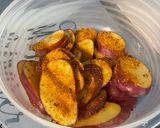 Une image de l'étape 2 de Pommes de terre rouges grillées aux épices et origan.