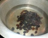 A picture of step 1 of Raisins cupcake.