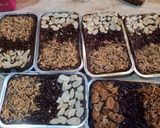Foto langkah ke 5 dari resep Fudgy Brownies Triple Toping Choco Almond Cheese.