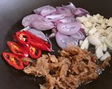 Hình bước làm 2 của món Bông Cải Tím Xào Cay