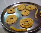 चकली (chakali recipe in marathi) रेसिपी स्टेप 2 फोटो