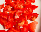 Foto del paso 1 de la receta: Ensalada de tomate 🍅 y Albahaca 🌿
