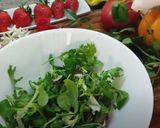 Foto del paso 1 de la receta: Ensalada de verano con canónigos y aderezo de frutas