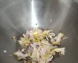 Foto langkah ke 2 dari resep Tumis Sawi Wortel Ayam Suwir.