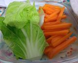 Foto langkah ke 3 dari resep Ayam barbeque gulung sayur.