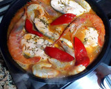 Foto del paso 23 de la receta: Cazuela de salmón con patatas, langostinos y gambones