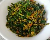 A picture of step 5 of Rajasthani Green chilli kutta.