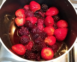 Foto del paso 1 de la receta: Barras energéticas de avena, nueces y mermelada de berries con c
