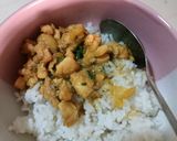 Foto langkah ke 6 dari resep Tumis ayam jamur.