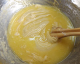 Foto del paso 3 de la receta: Pastel bizcochado exquisito con frutas escarchadas y nueces para mamá