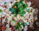Hình bước làm 2 của món Cơm chiên lạp xưởng xúc xích